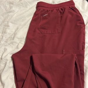 Jaanuu Jogger Scrubs in Wine, size XL